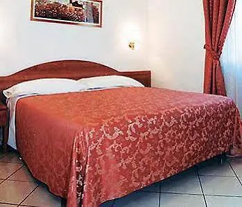 Hotel Mondial Milán 2*,  Italia